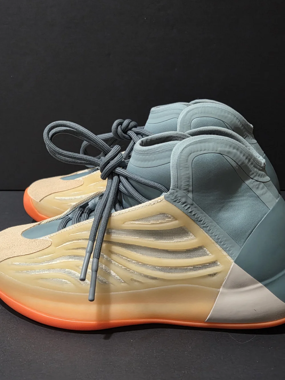 Adidas Yeezy QNTM Hi-Res Coral Size 6 Men / 7.5 Women HP6595